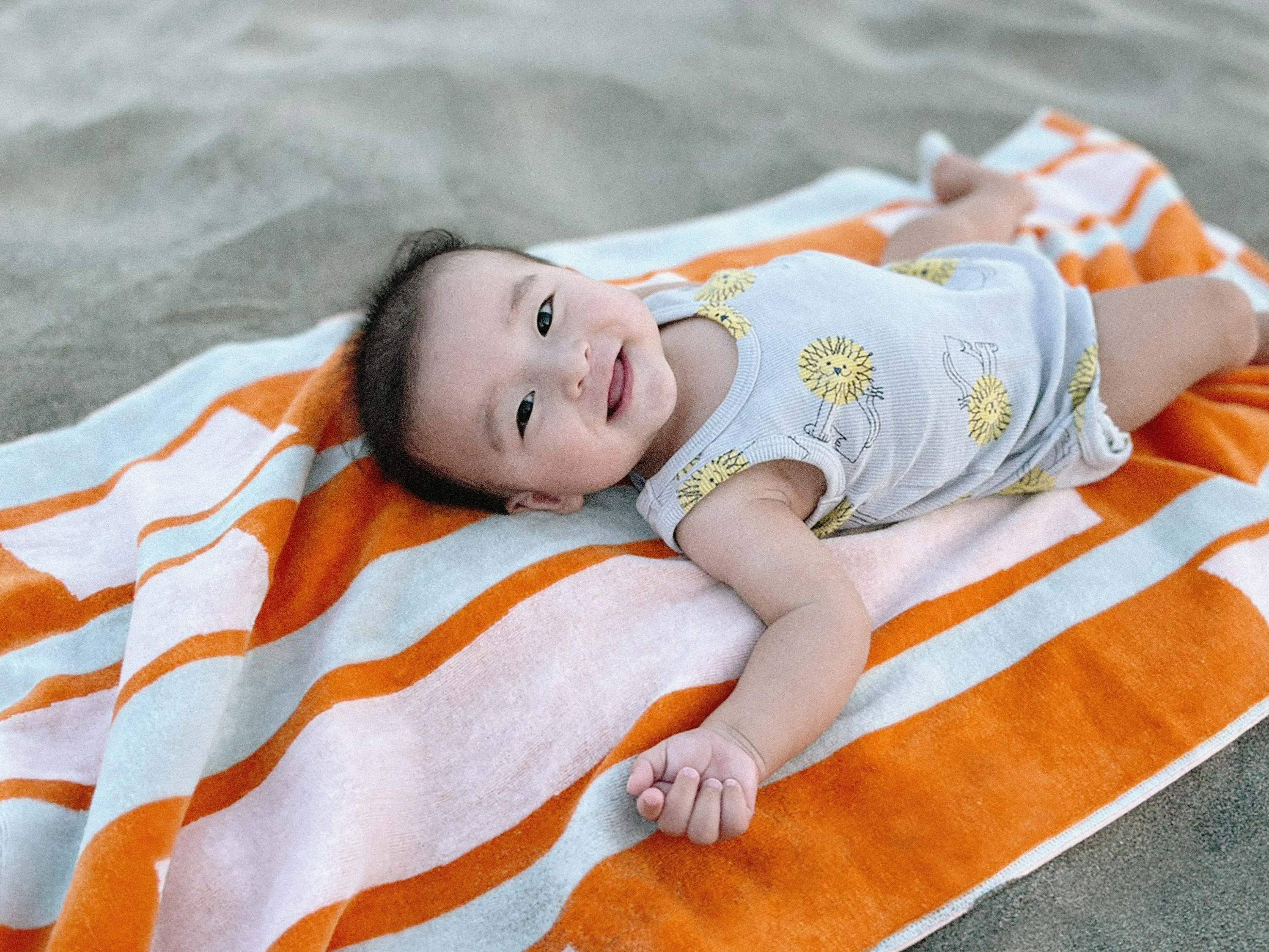 MYTONEのおくるみ_今治産のアートバスタオルをおくるみに。